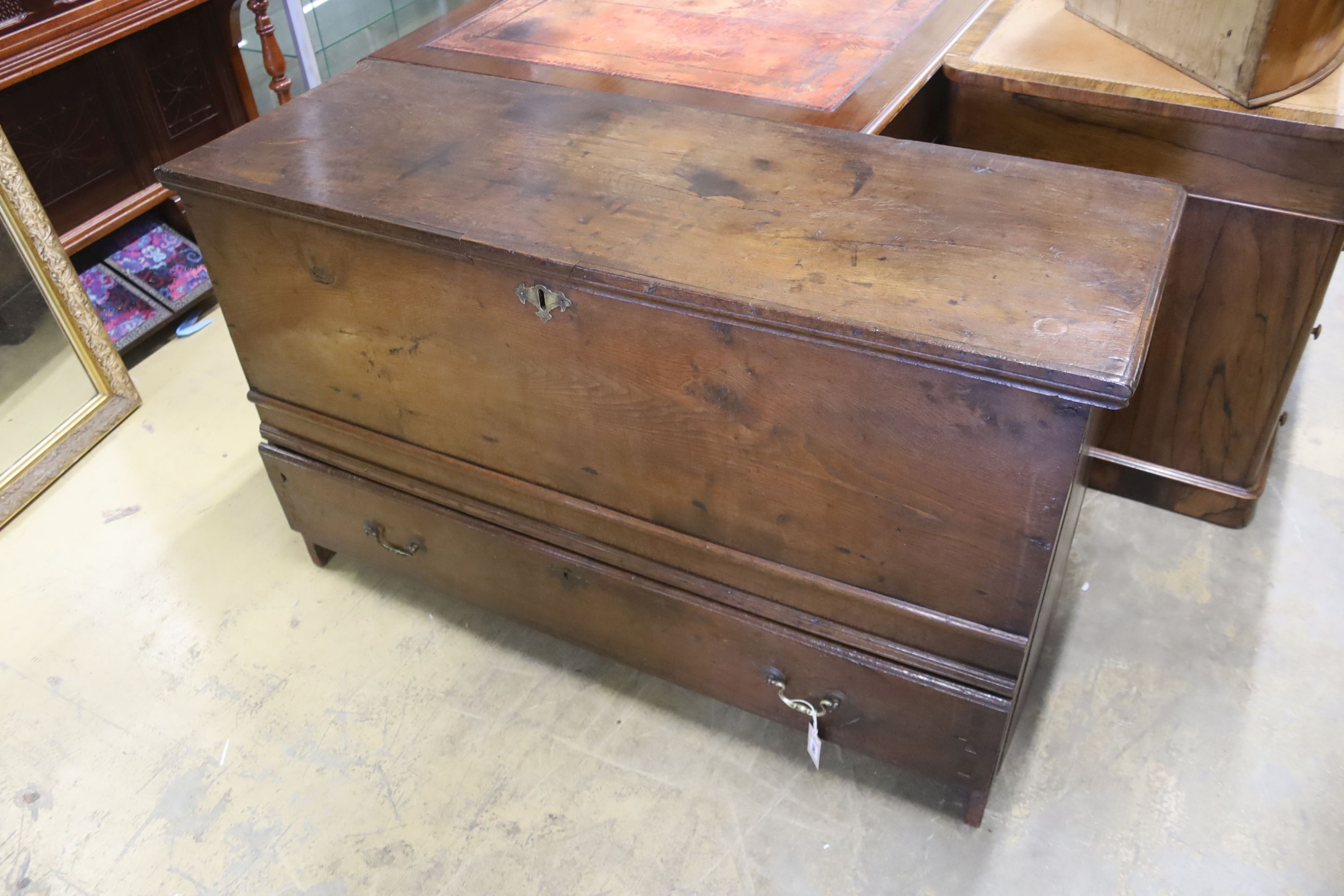 An 18th century elm mule chest, length 127cm, depth 46cm, height 78cm